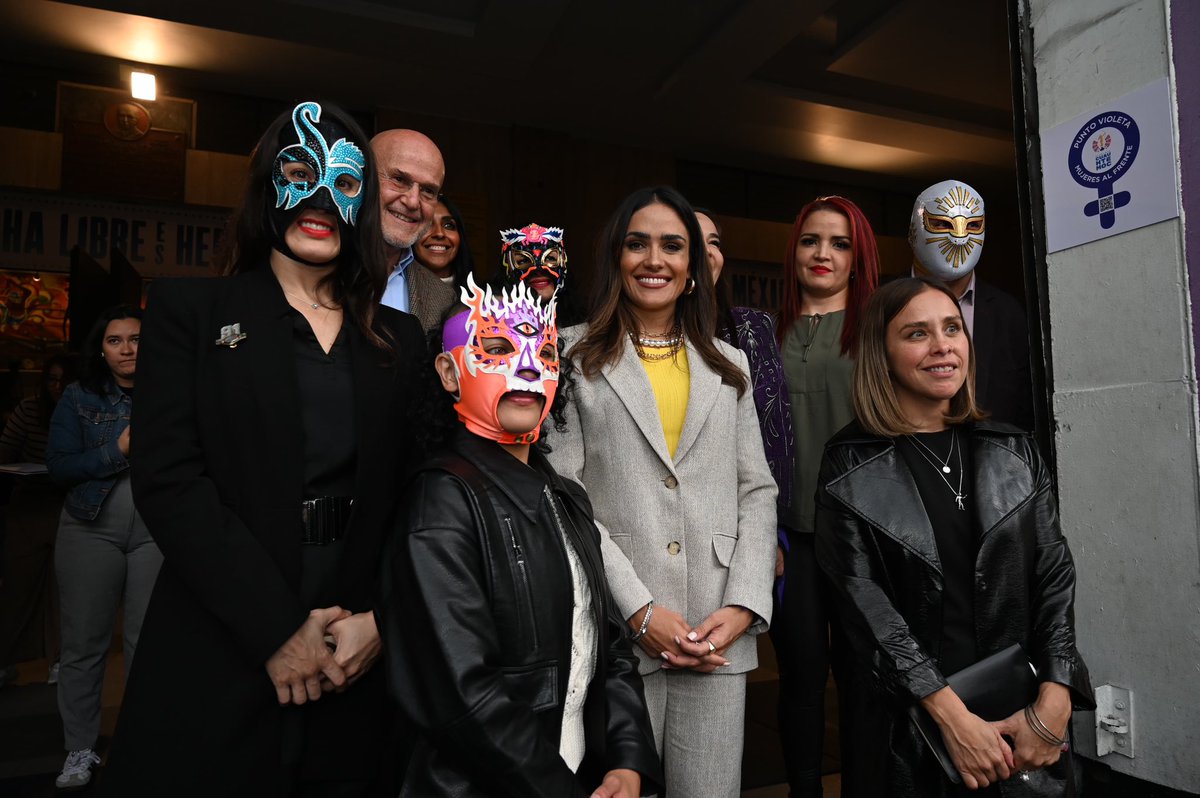 Alessandra Rojo de la Vega (@alessandrardlv) on Twitter photo Aquí donde se pelea con fuerza, ahora también se protege con el alma.
Instalamos un nuevo #PuntoVioleta en el corazón de la lucha libre, con más de 120 personas capacitadas para atender a mujeres en riesgo. <a href="/CMLL_OFICIAL/">Lucha Libre CMLL</a>
Desde hace 10 años esta causa nació en la sociedad civil. Aquí donde se pelea con fuerza, ahora también se protege con el alma.
Instalamos un nuevo #PuntoVioleta en el corazón de la lucha libre, con más de 120 personas capacitadas para atender a mujeres en riesgo. <a href="/CMLL_OFICIAL/">Lucha Libre CMLL</a>
Desde hace 10 años esta causa nació en la sociedad civil.