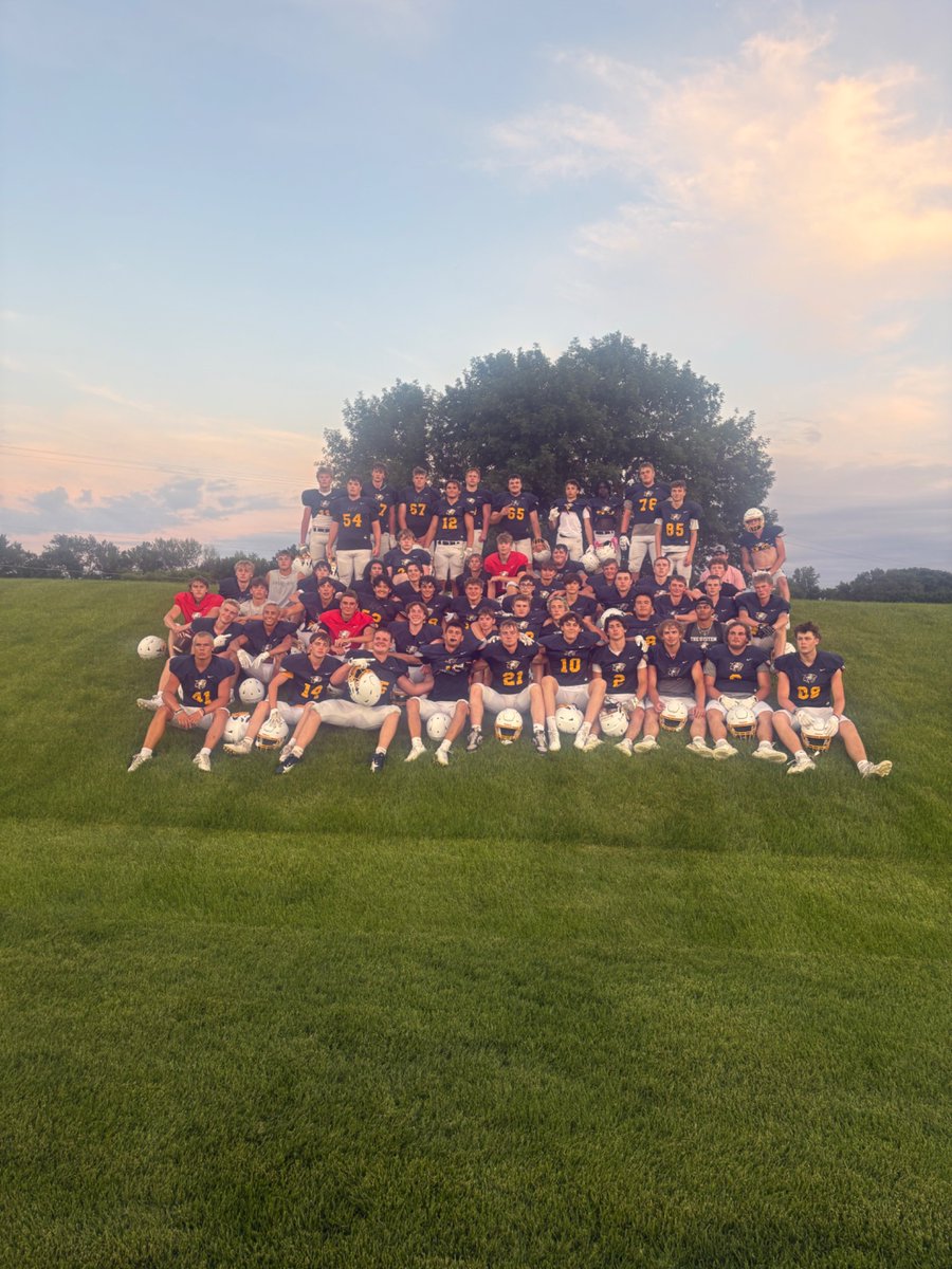 LAnderson_413's tweet image. Finally got to put the pads on and compete at the @MinnStFootball!! Got a ton of solid reps at Outside Linebacker as a team won king of the hill! Excited for the big year and opportunities ahead!!
@PrepRedzoneMN @PrepRedzoneWI @OJW_Scouting @mwfbrecruiting @One11Recruiting