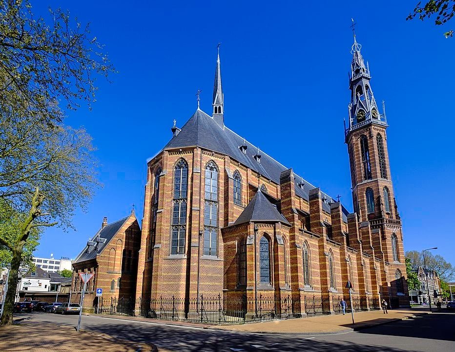 ypma_albert's tweet photo. @koemanpeter @jjvpeperstraten Mijn broer was organist in de Sint-Jozefkathedraal, Groningen. Gaf een concert. De bisschop was er. Toen - om hem te begroeten - kuste mijn moeder (herv.) zijn ring. Een ook aanwezige herv.  tante zei, is Luthers werk dan allemaal voor niets geweest.

#hervormd https://t.co/uJKaH4goH4