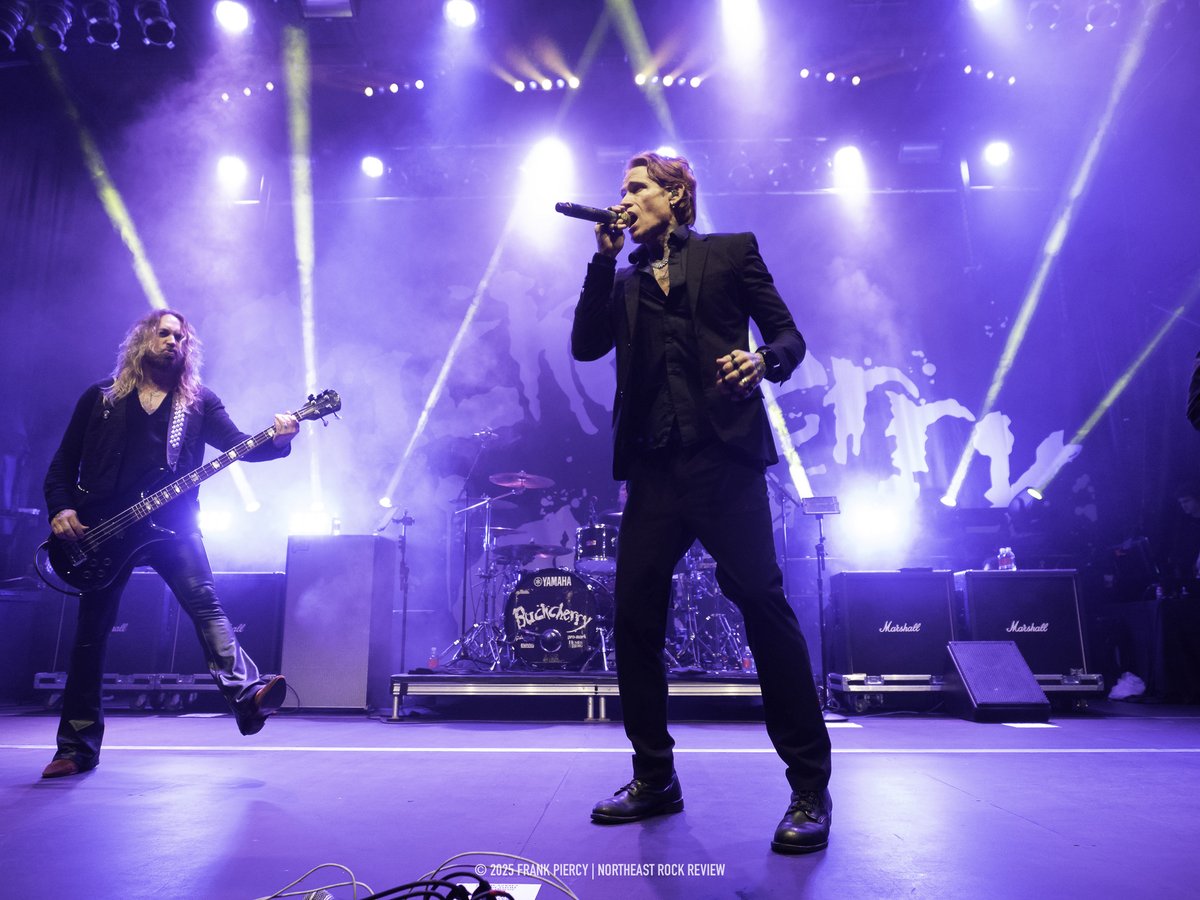 NERockReview's tweet image. BUCKCHERRY at the Sun Patio At Mohegan Sun, Uncasville, Connecticut - June 14, 2025

More photos &amp;amp; show coverage at northeastrockreview.com/23223-2/

@Buckcherry