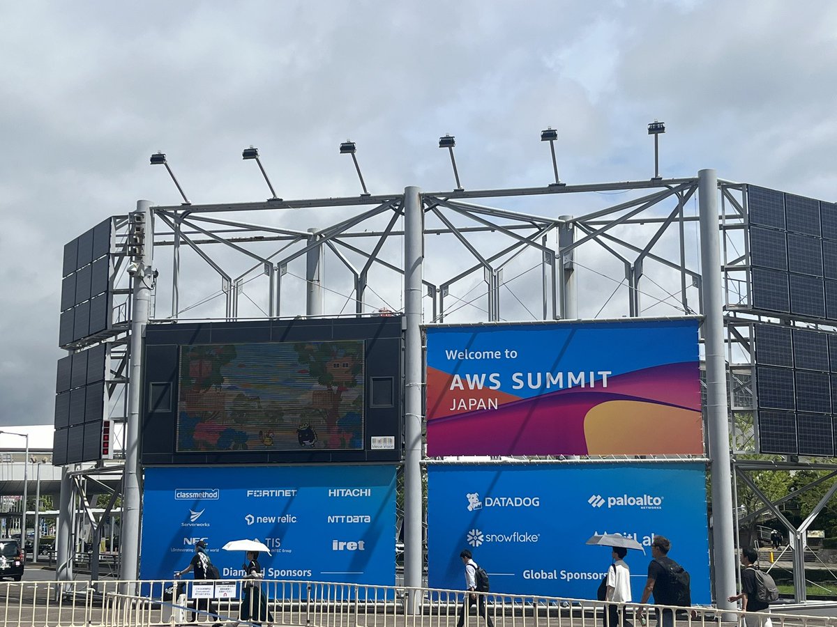 _mpon's tweet image. きました #AWSSummit
