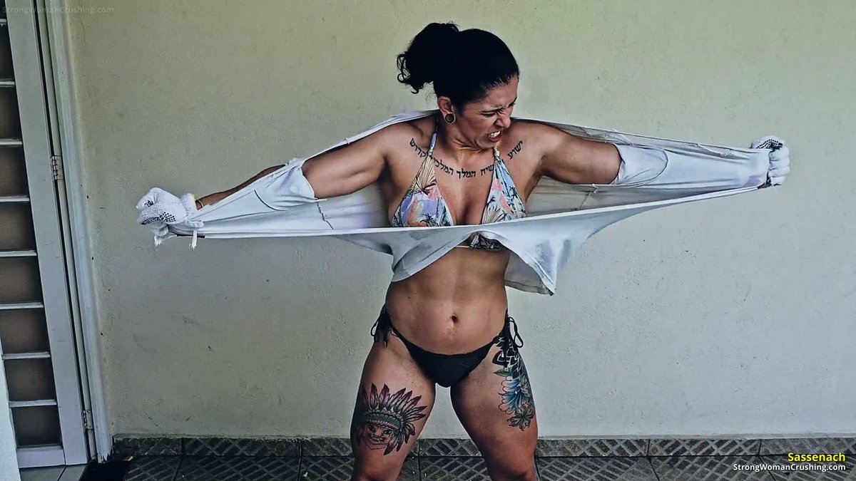CrushingWoman's tweet photo. ** Sassenach Unleashes Her Power **
Watch as she rips through her shirt with pure, unbridled strength... 

💥 Experience it here: https://t.co/vfE7cr6LcE

#FemaleMuscle #StrongWoman #MuscleGoddess #ClothRipping #PowerfulWomen #Biceps #Seduction https://t.co/MNpP7Veijf