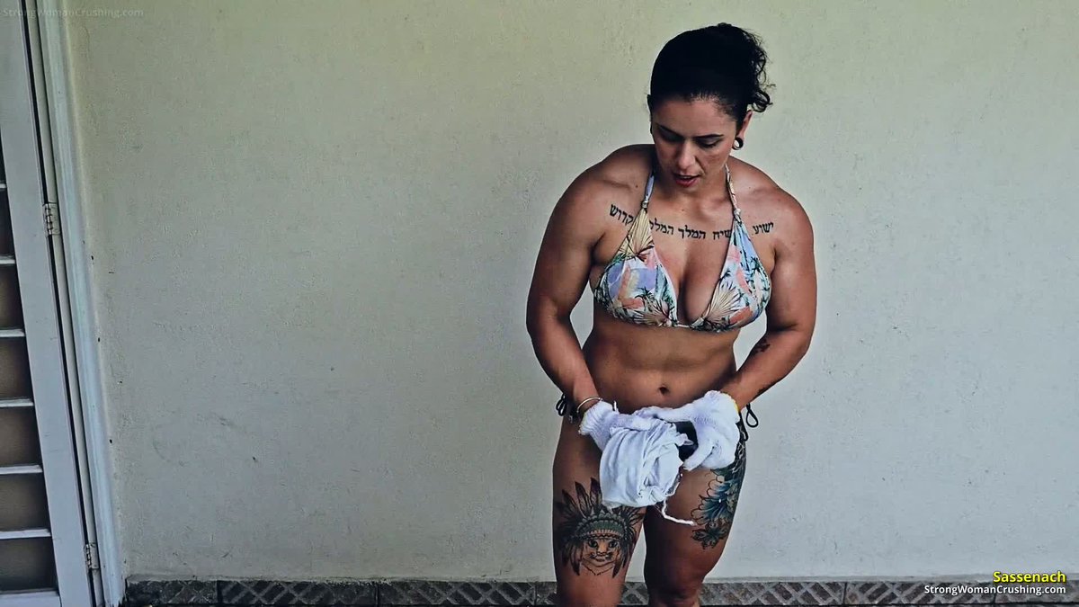 CrushingWoman's tweet photo. ** Sassenach Unleashes Her Power **
Watch as she rips through her shirt with pure, unbridled strength... 

💥 Experience it here: https://t.co/vfE7cr6LcE

#FemaleMuscle #StrongWoman #MuscleGoddess #ClothRipping #PowerfulWomen #Biceps #Seduction https://t.co/MNpP7Veijf