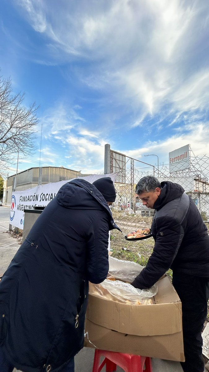 #FríoCero ❄️
Preparamos una merienda caliente en la Estación La Paternal para personas en situación de vulnerabilidad.

Creemos en un club con un rol activo y presente en su comunidad, que abriga, alimenta y sostiene, sobre todo cuando más se lo necesita. 🤝🐞