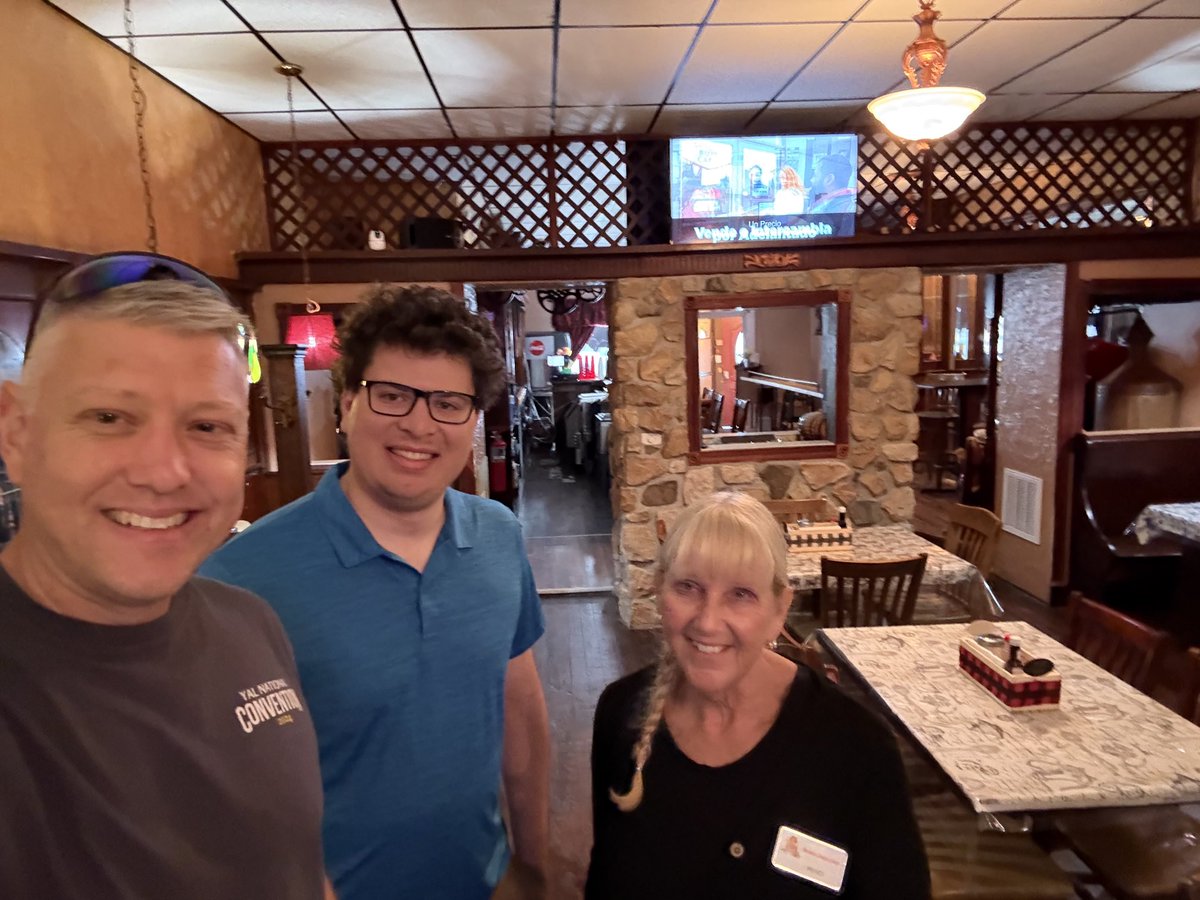 TomWillisWV's tweet image. Support local businesses. Thanks Wendi for taking great care of us for breakfast at Mama Boyd’s in downtown Martinsburg.