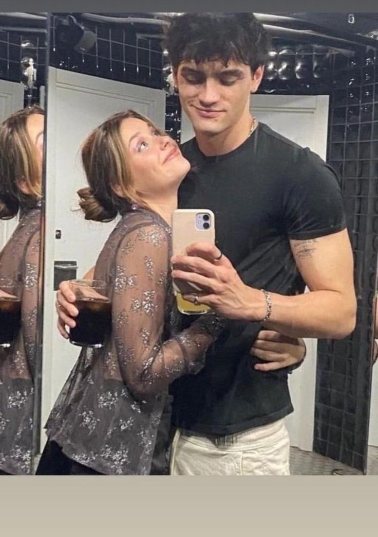 O povo tacando pau no Gabriel por conta da briga, já pensaram que Nicole e ele podem se resolver? 
Ninguém sabe o dia de amanhã, eu não coloco a mão no fogo por ninguém não, depois a pessoa tá cheirando rabo e fica com cara de tacho por que arrumou briga