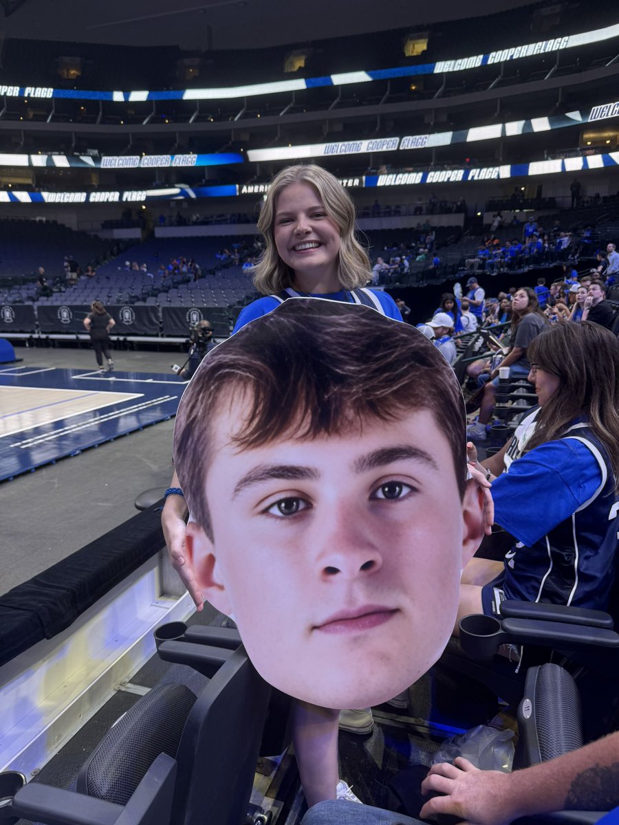 haley77hoops's tweet photo. HELLO 😭😭😭😭😭😭😭😭😭😭 https://t.co/tLCbLn4UDq
