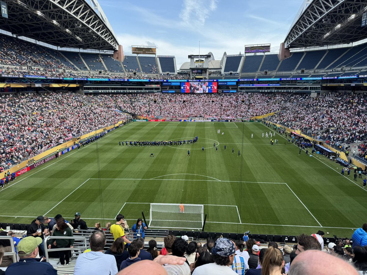 P_Drizzzle's tweet photo. Inter fans outnumbered 9 to 10 at least, yikes. https://t.co/Zb6t7XtP91