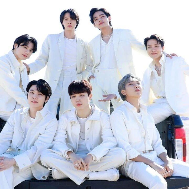 spinorbinmusic's tweet photo. 💼💰 It’s been reported that all HYBE employees, both in Korea and overseas, will receive a bonus of approximately 6.21 MILLION won each — thanks to BTS’s return! 👏🎉
Their impact is truly unmatched. 🔥💜 #BTS #HYBE #BTSReturns #ArmyPower https://t.co/85prU1et36