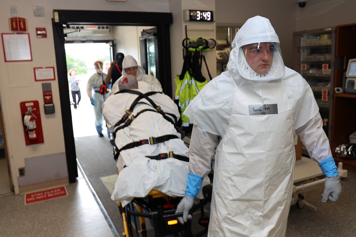 MedStarWHC's tweet image. What an incredible day of teamwork and coordination with @ASPRgov and our dedicated partners. Today's #TranquilPassport high-consequence infectious disease patient movement exercise is the books! Huge thanks to all involved! View behind-the-scenes photos: ms.spr.ly/6018SIv4g