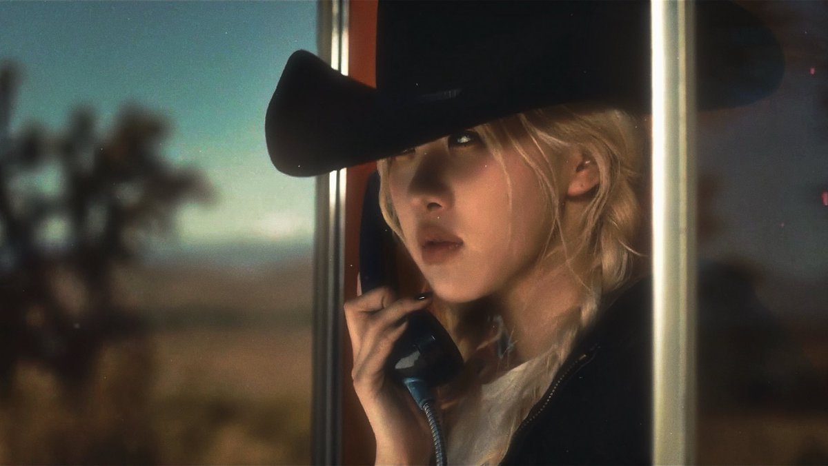 rosespics's tweet photo. cowgirl rosé 𐚁ྀི https://t.co/mHY3FdRuf7