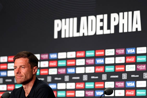 المستر خلال المؤتمر الصحفي.🤍😃