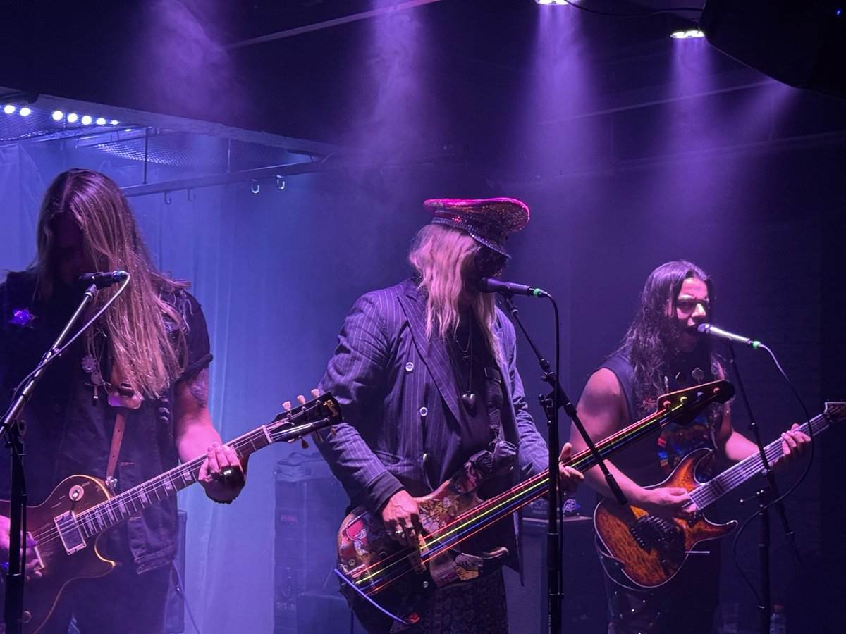 Chip Z'Nuff * (@chipznuff) on Twitter photo In buffalo tonight at #theCaz, where Moses left his sandels and rock is embraced like dispensaries <a href="/MonstersOfRock/">Monsters Of RockĀ®</a> ##Xtracherries In buffalo tonight at #theCaz, where Moses left his sandels and rock is embraced like dispensaries <a href="/MonstersOfRock/">Monsters Of RockĀ®</a> ##Xtracherries