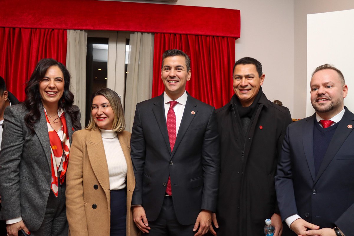 Hoy acompañamos al presidente Santiago Peña en la rendición de cuentas ante la Junta de Gobierno de la ANR. Con resultados concretos en lo social, educativo, sanitario y económico, demostramos que cuando el Partido y el Gobierno trabajan unidos, el Paraguay avanza.