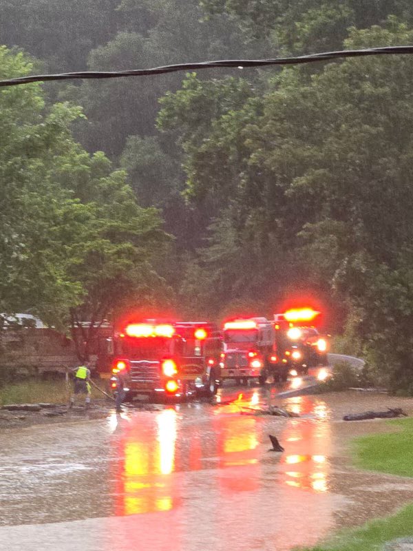 ClaireWTOV9's tweet image. FLOODING IN PROCTOR
We are heading to Proctor Creek Road where flooding has been occurring. It’s still an active scene and the road is closed at this time. Proctor VFD are on scene. @WTOV9