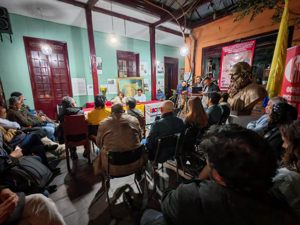 #Entérate 😱| Con éxito se desarrolló la primera sesión de la Escuela Permanente de Formación Política sobre #ReformaLaboral y #ConsultaPopular, con la participación de <a href="/AidaAvellaE/">Aída Avella senadora de Colombia</a> y <a href="/BecerraGabo/">Gabriel Becerra - Pacto Cámara Bogotá 🏛️</a>. 

#SomosUP💛💚
#SomosPacto