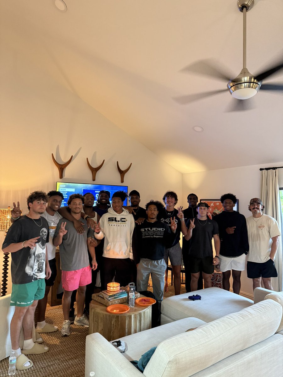 MY DUDES! Fun evening with the Wide Outs!