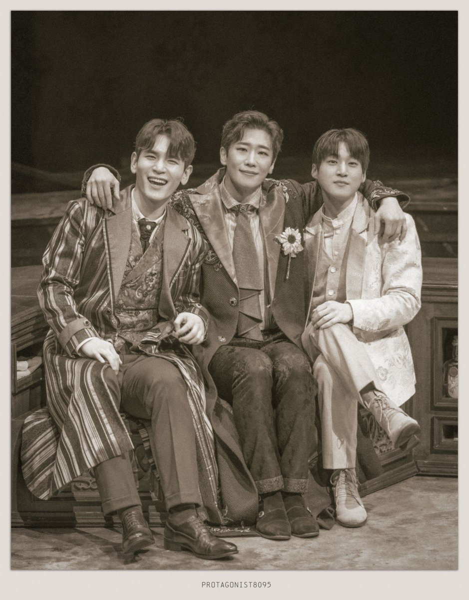 protagonist8095's tweet photo. 250625 낮
와일드그레이
혜공 전관 그레이공 포토타임

로버트 로스 Ⅰ 조민호
오스카 와일드 Ⅰ 김경수
알프레드 더글라스, 보시 Ⅰ 김리현

― 아름다웠던 우리의 이야기 https://t.co/RT0PuJ4pR5