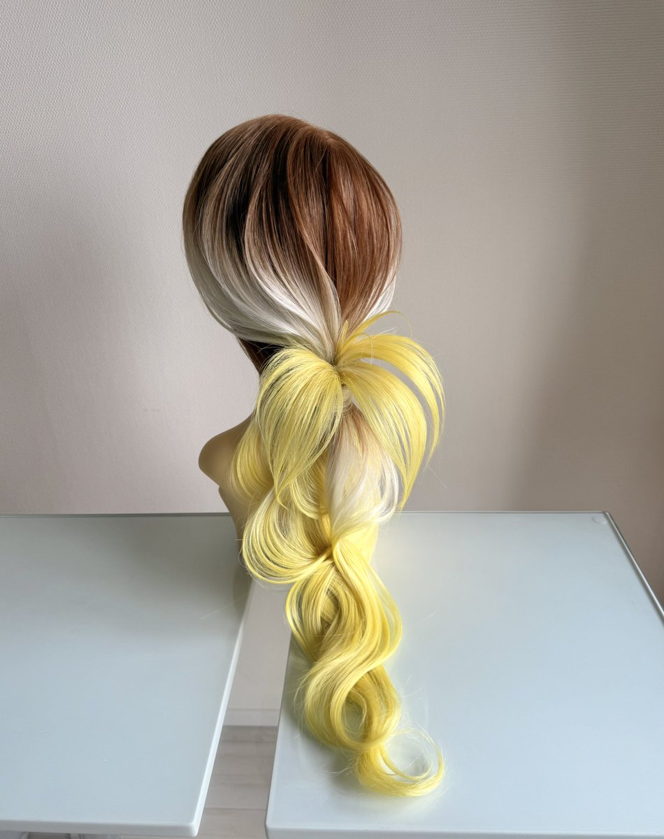 講習会で制作したhair art✨
頭にユリが咲いています⚜️♪