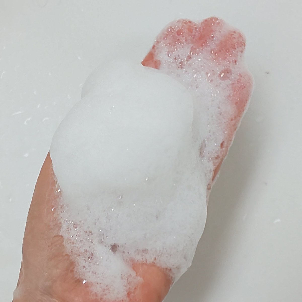 teatea112233's tweet photo. コエタスのモニターキャンペーンでもらった「悠久の生石鹸 柿松」
についてのレビューです。地球と人に優しい天然由来のナチュラル石鹸。柿渋×赤松精油を配合。ふわふわのやさしい泡。すっきりとした爽やかな香りが心地よいです。#コエタス #PR #bubbledropsoap #悠久の生石鹸 #無添加石鹸 #柿渋石鹸 https://t.co/MLw7GLLNqd