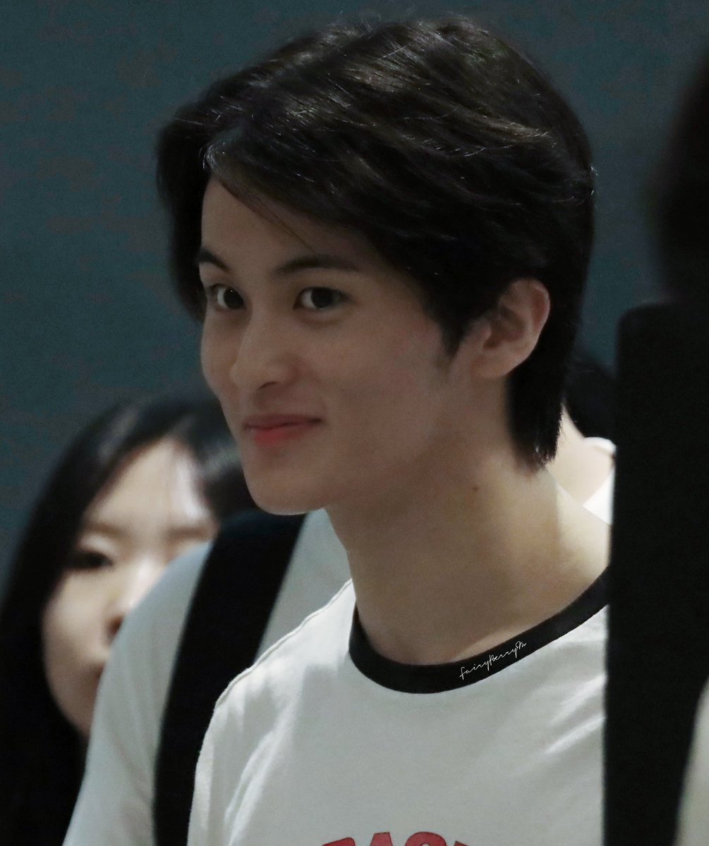 marklopsemangka's tweet photo. “lah gua mah ganteng”         “ya gak? 😏” https://t.co/2cVdzg5mFX