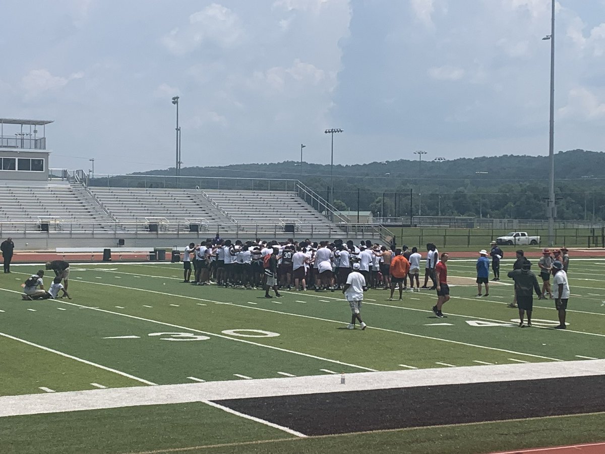 C_Lane_Mims's tweet image. Very thankful to get some work in with @DeLockett @CoachCruce and @BrentDearmon at the Montgomery @UNAFootball camp today. Roar Lions! Thank you guys for your time! Nice and cozy out there today! #BetterThanThePeachField 😤😂