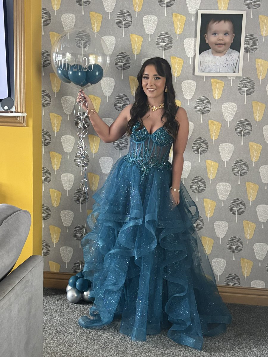 MaryMberry33's tweet photo. My beautiful Naomi in her prom dress 🩷 xxx https://t.co/FnSVM8ngyV