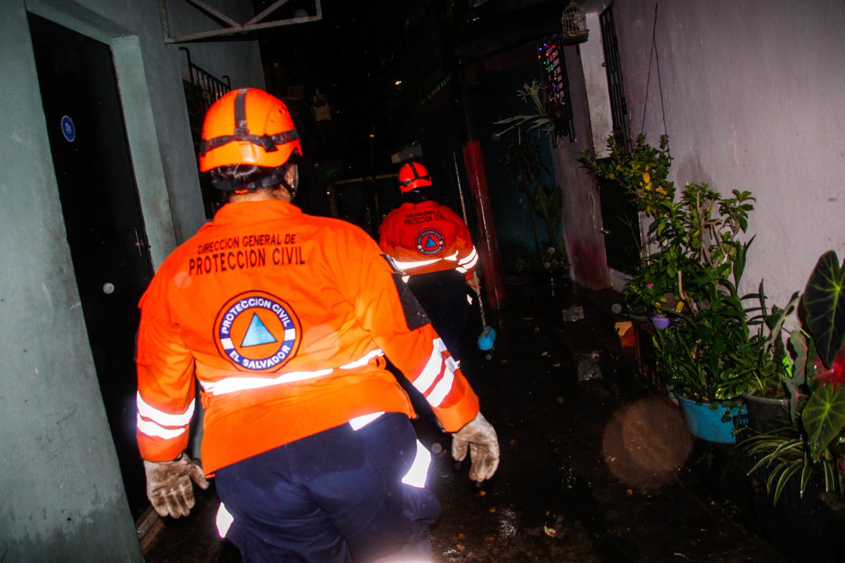 #ÚltimaHora (@ultimahsv) on Twitter photo #Nacionales | <a href="/PROCIVILSV/">Protección Civil de El Salvador</a> realiza un monitoreo preventivo por lluvias.
📍Comunidad Darío González, San Salvador Centro. #Nacionales | <a href="/PROCIVILSV/">Protección Civil de El Salvador</a> realiza un monitoreo preventivo por lluvias.
📍Comunidad Darío González, San Salvador Centro.