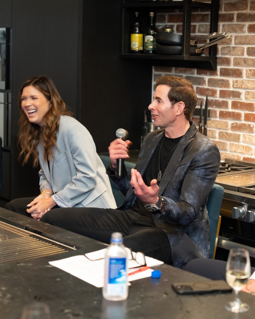 HGTV star and real estate investor Tarek El Moussa and luxury interior designer Laura Brophy joined Burkhart Brothers luxury home builders cofounder Bryan Burkhart for a VIP gathering and lively panel discussion at the firm’s Tustin headquarters🏡🥂

orangecoast.com/arts-culture/b…