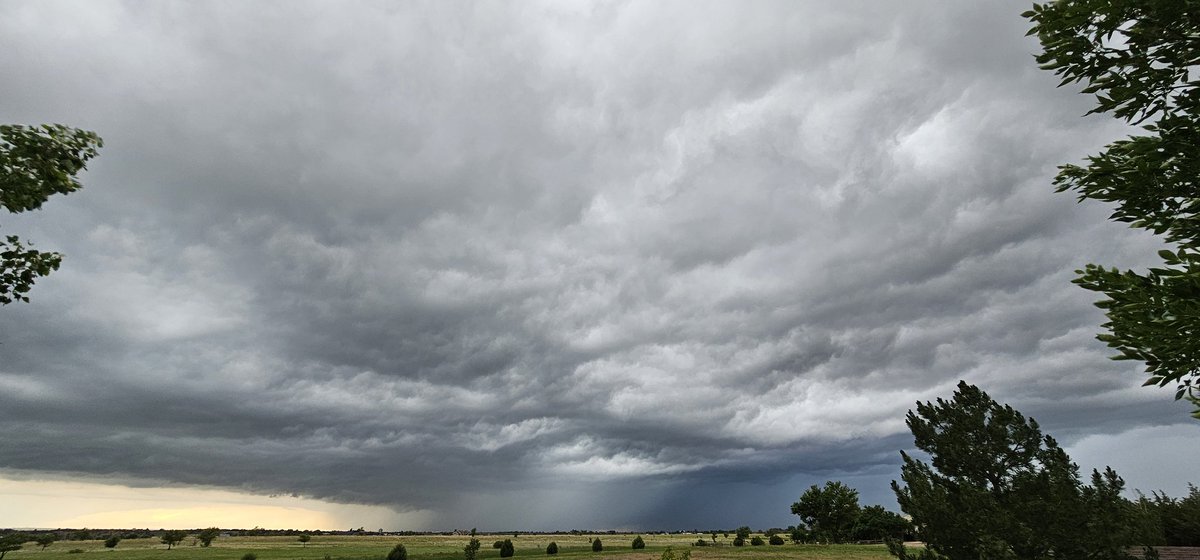 WesPollart's tweet photo. Looking SSW from Just NW of Sterling! @kodythewxguy https://t.co/0Q8OMOdm0S