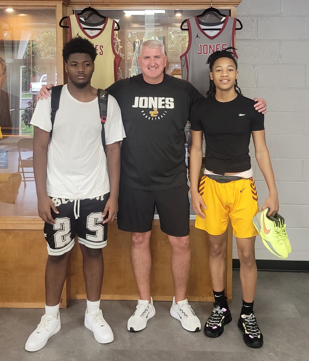 Great day at <a href="/JC_BobcatsMBK/">Jones Men’s Basketball</a> Elite Camp today <a href="/coachmealer/">Newton Mealer 🏀</a>