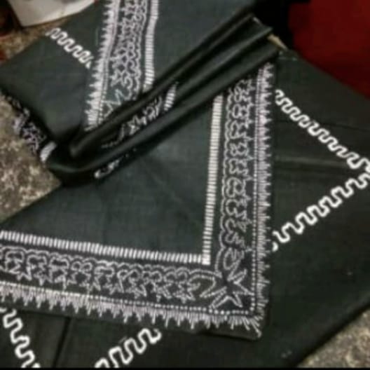 Baju samin dan iket 
Baju adat Blora 
Wa: 081225012495