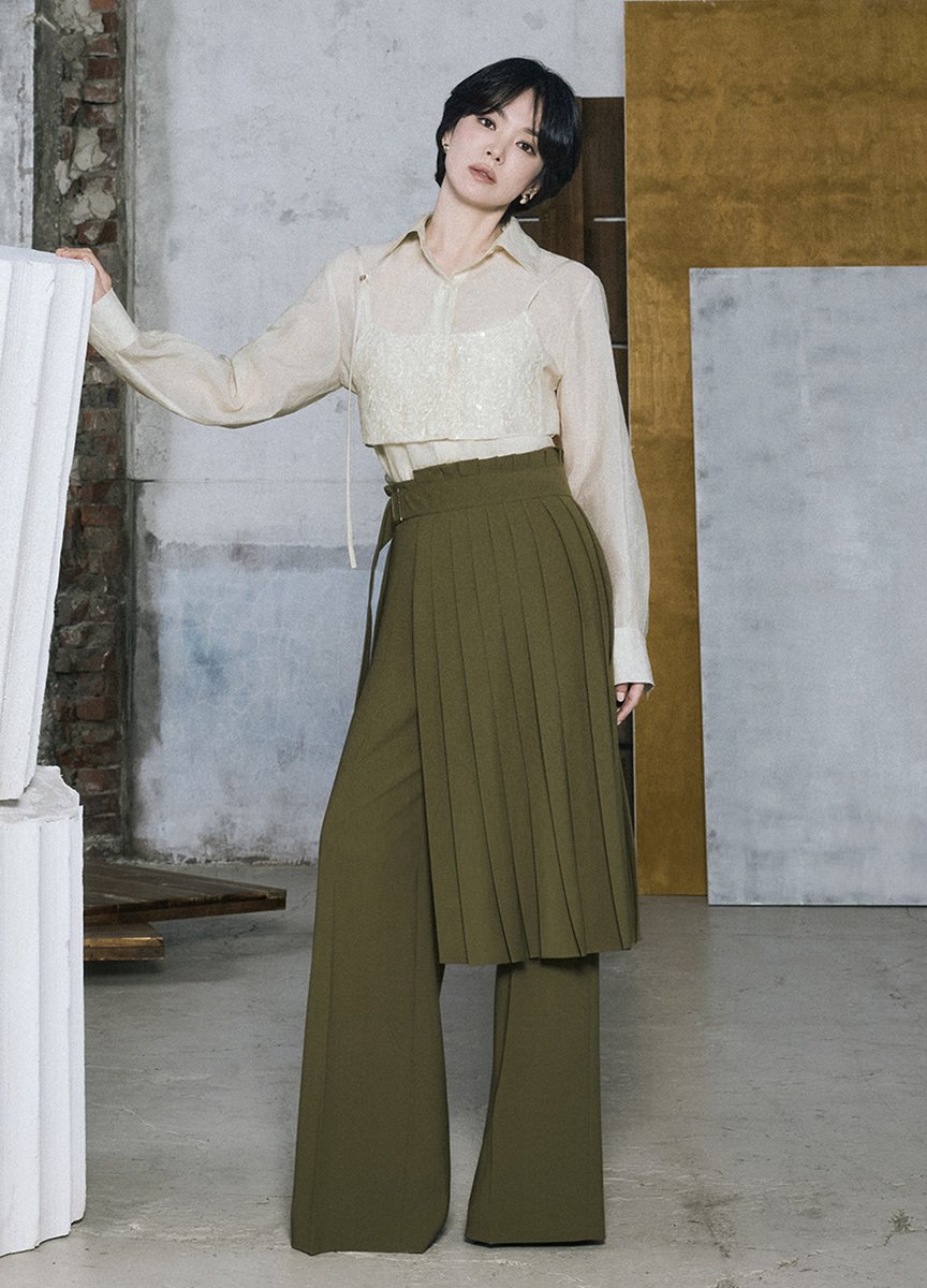 RatuBawel5's tweet image. High-end women's clothing brand #MICHAA has released a new season campaign pictorial with brand muse #SongHyeKyo