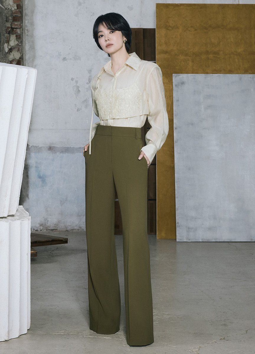 RatuBawel5's tweet image. High-end women's clothing brand #MICHAA has released a new season campaign pictorial with brand muse #SongHyeKyo