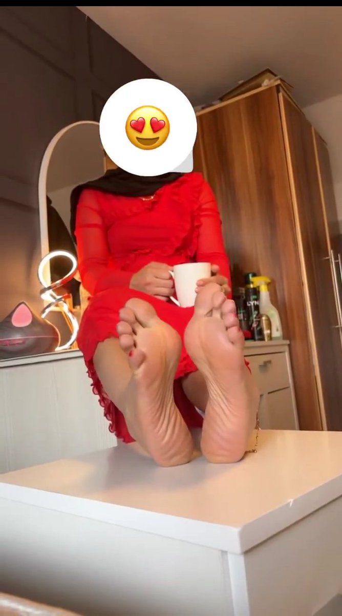 مكانك تحت رجلى عمات وملكات وسخات مكانكن تحت جزمتى بوجوهكم القزرة