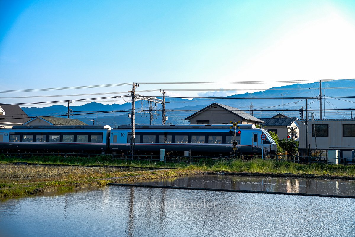 #写真好きな人と繋がりたい
#写真撮っている人と繋がりたい
#カメラ好きな人と繋がりたい
#fujifilm_xseries #fujifilm #photography　
❖ロマンスカー　疾走　

FUJIFILM X-T4
XF18-135mmF3.5-5.6 R LM OIS WR
F4.3　1/500ss　M　ISO200
焦点距離34.5ｍｍ（35ｍｍ換算52ｍｍ）
