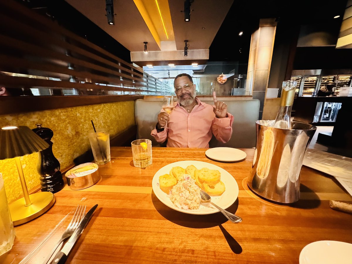 Today marks a sacred milestone: 10 years uncaged.

But my journey into freedom didn’t begin the day I walked out of prison. It started within.

Thank you for witnessing my journey. 
Read: The Currency of Time

docs.google.com/document/d/1Cz…

💎 #FreedomIsAStateOfMind