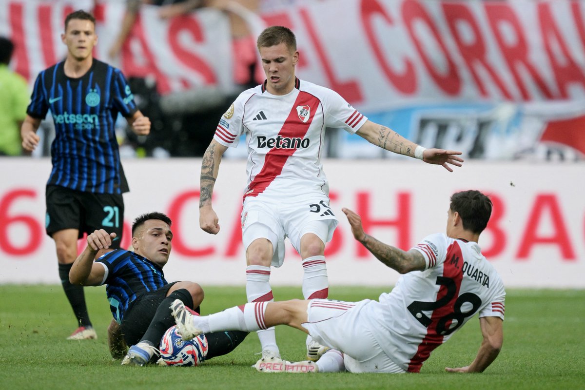 💪 ¡La entrega del fútbol sudamericano!

🕗 30'
🇦🇷 <a href="/RiverPlate/">River Plate</a> 0-0 <a href="/Inter/">Inter ⭐⭐</a> 🇮🇹

⭐ CONMEBOL #Libertadores #GloriaEterna #FIFACWC