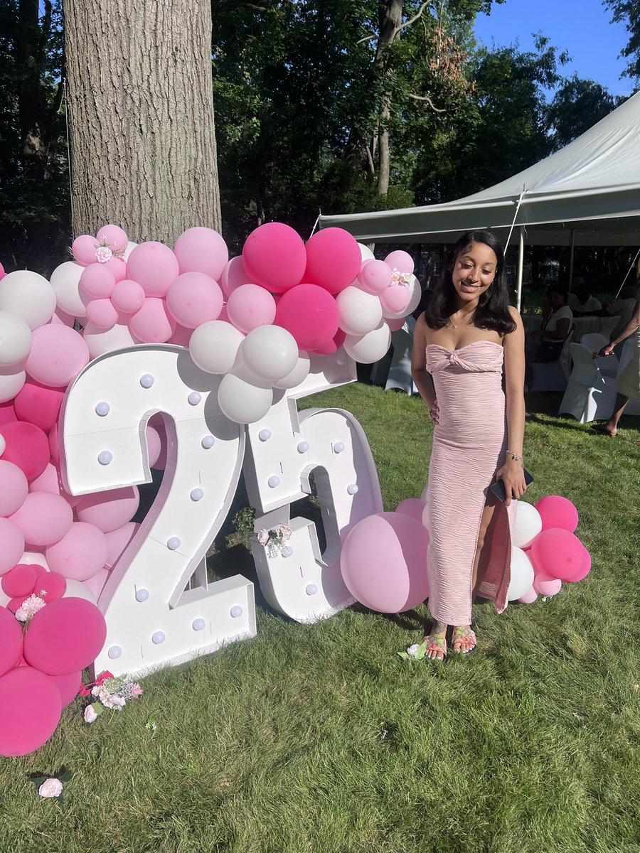 ernboog's tweet photo. still celebrating!! 🎓🎓🎓 #ClassOf2025 https://t.co/XU17Favcf7