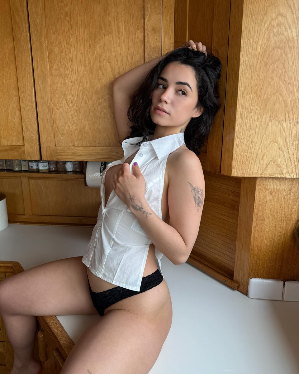 POV: I'm your sexy secretary on lunch break