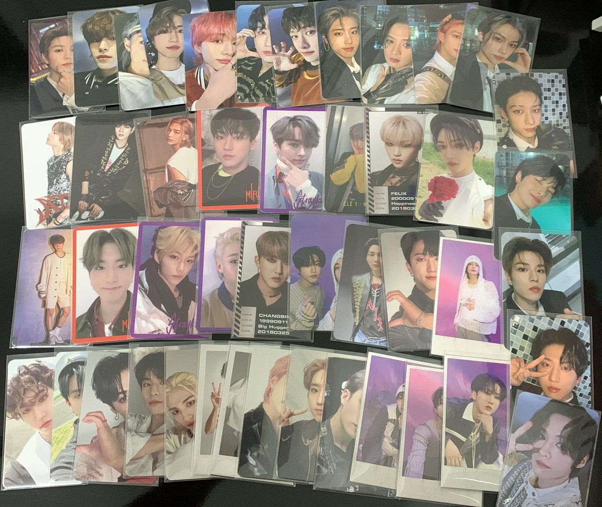 Feedback positivo para <a href="/sahlinnie/">Sasa/Brina ᴰᴼ ᴵᵀ 🩸VAI VER O SKZ 3X 💕</a> abri ceg do dropzão dela (tinha muitos mais cards, mas não consegui colocar na foto), super tranquilo comprar com ela, veio tudo certinho, obrigada amg🫶🏻💜