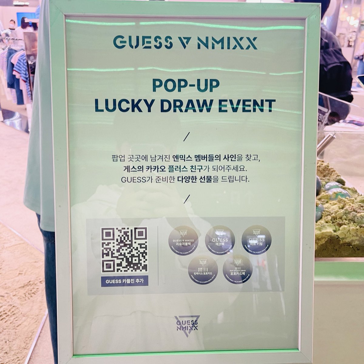 Some2_526's tweet photo. 선물 받았어 🩵🩵

#NMIXX #GUESS https://t.co/EXMwcTErzx