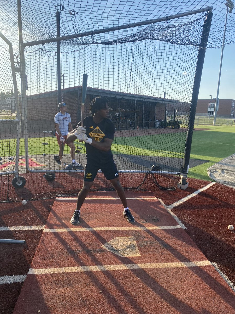 It was awesome to have some of our college Mavs back at practice today! Thank you to Bryce Fowler (Bama), Cam Hill (Grambling), and Ty Ramage (Hinds) for helping build our program and representing it the right way! #GoMavs