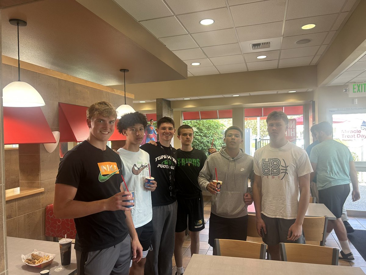 Brotherhood Battle: JUNE

🍦Eat Ice Cream Together! 

✔️ Competitor
✔️ Super Unity
🔰🏈