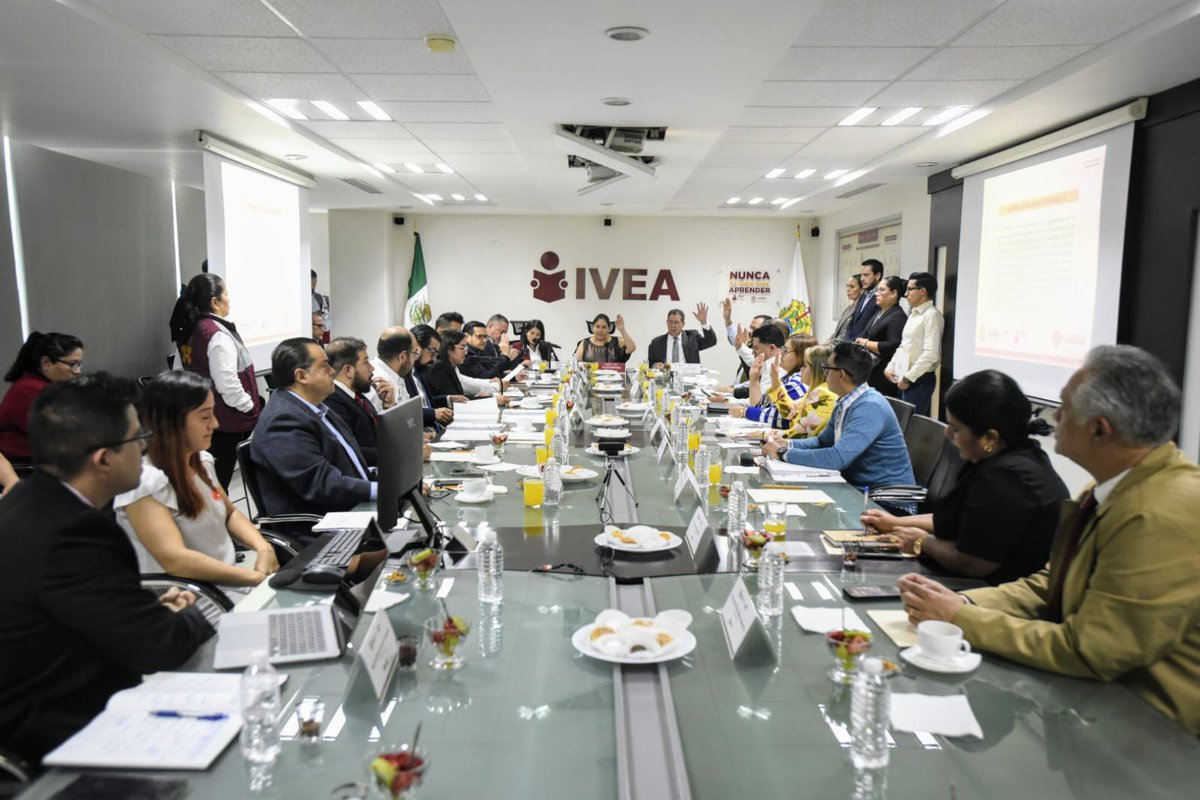 SEducacionVer's tweet photo. En la Junta de Gobierno del IVEA, reafirmamos el compromiso de combatir el analfabetismo y el rezago educativo en Veracruz.  

Con Nunca es tarde para aprender y el apoyo comunitario, avanzamos hacia un Veracruz con más oportunidades.  

#EducaciónParaTodasYTodos #IVEA https://t.co/IiXmLmL0XA