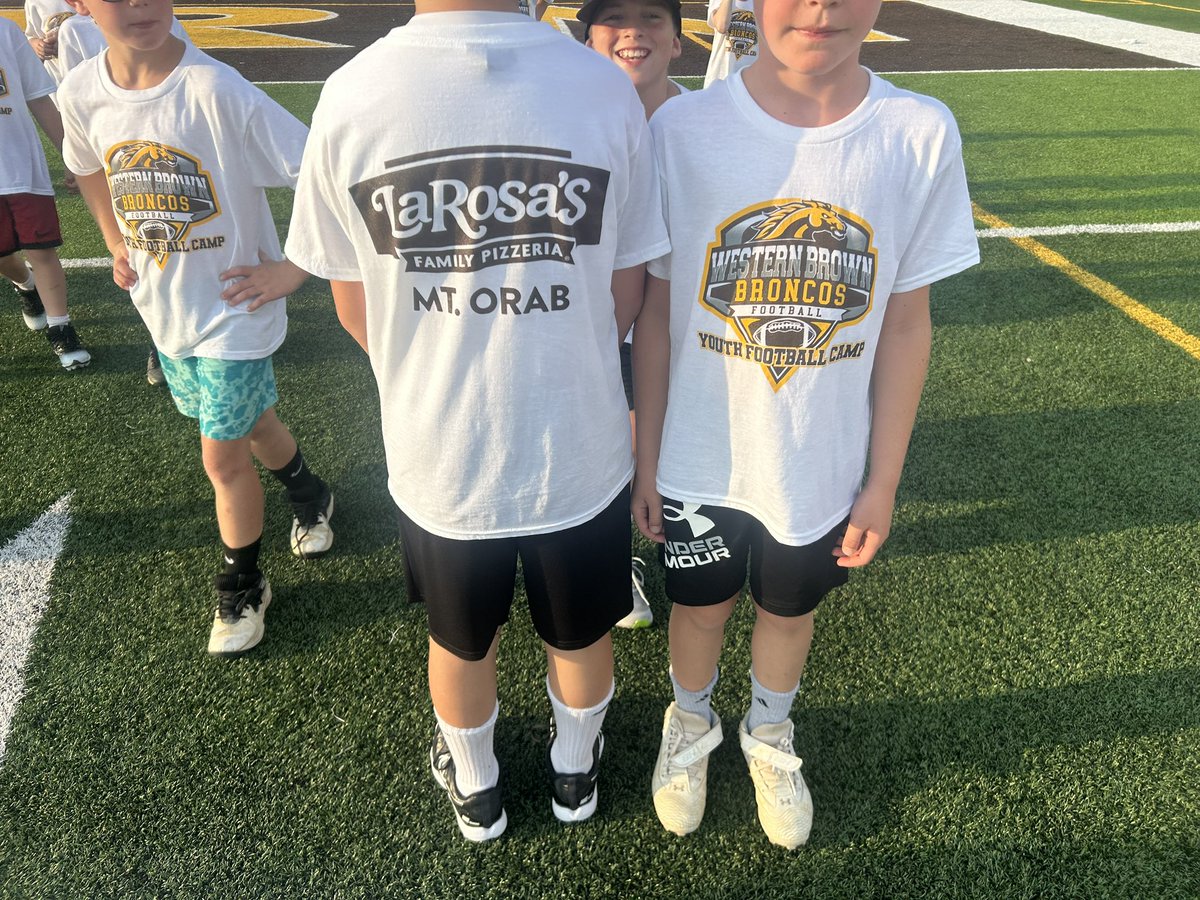 CoachNOsborne's tweet image. What a great turnout for Youth Camp this week!! Battled the heat index and ended camp with the bounce house slip & slide!! Thank you to the O”Hara Family/Mt. Orab LaRosa’s for donating camp shirts!! @timoharaforohio #RiseAsOne