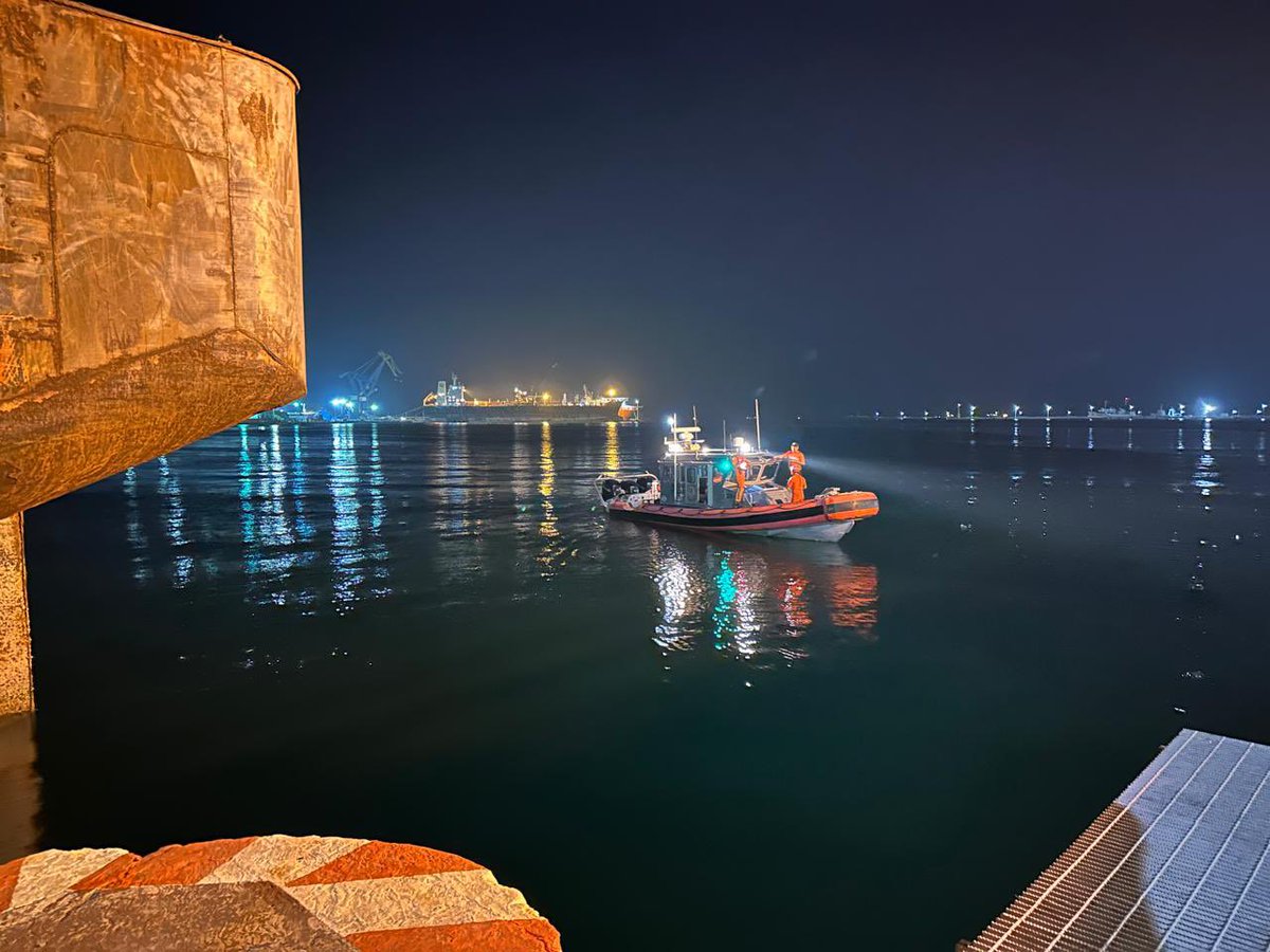 IvanStudio's tweet image. Hoy conmemoramos el día de la #GenteDeMar, mujeres y hombres que trabajan en el sector marítimo impulsando el comercio mundial con sustentabilidad y vida en los océanos y costas.

Desde esta trinchera, continuamos protegiendo nuestro #PoderMarítimo ⚓️ y sus entornos.