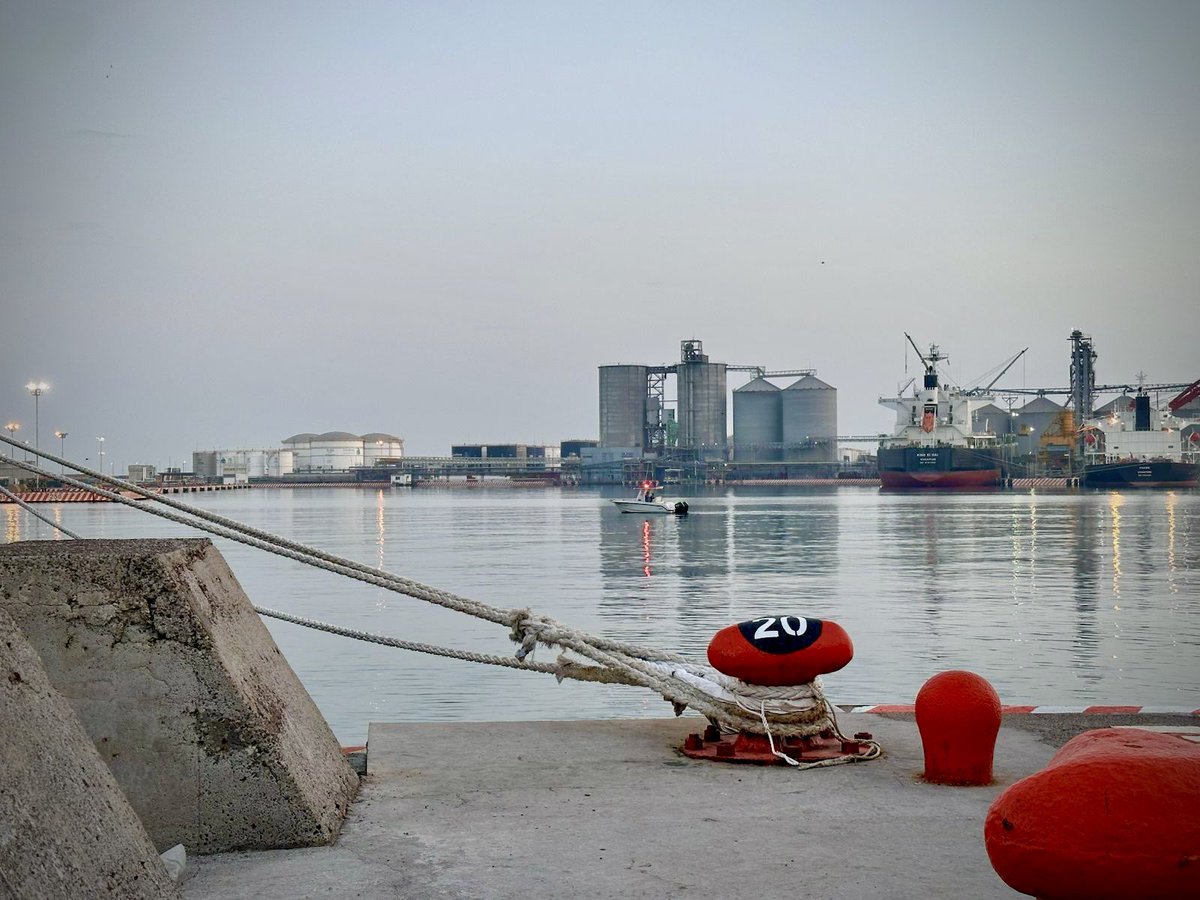 IvanStudio's tweet image. e instalaciones estratégicas, haciendo una mar más próspera, segura y justa para todos. 
#SeguridadNacional 🛡️ #OMI 🌊#ONU #CONVEMAR #PoderNaval ⚔️ #SeguridadPortuaria #CódigoPBIP 🛳️#ISPSCode #PortSecurity #SOLAS 🛟
#ElFuturoEsLaMar