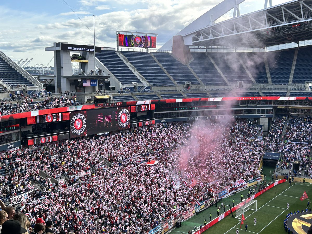Hauck_IC's tweet photo. 0-0 at halftime but the River Plate fans are out in force. @WeAreAustinTV @TheNorthEndPod @MoontowerSoccer @tombogert https://t.co/B9NyKnC3Ab
