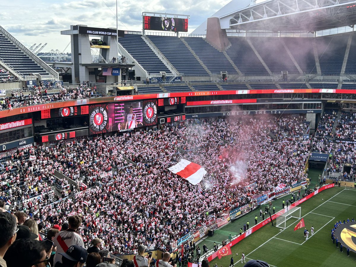 Hauck_IC's tweet photo. 0-0 at halftime but the River Plate fans are out in force. @WeAreAustinTV @TheNorthEndPod @MoontowerSoccer @tombogert https://t.co/B9NyKnC3Ab